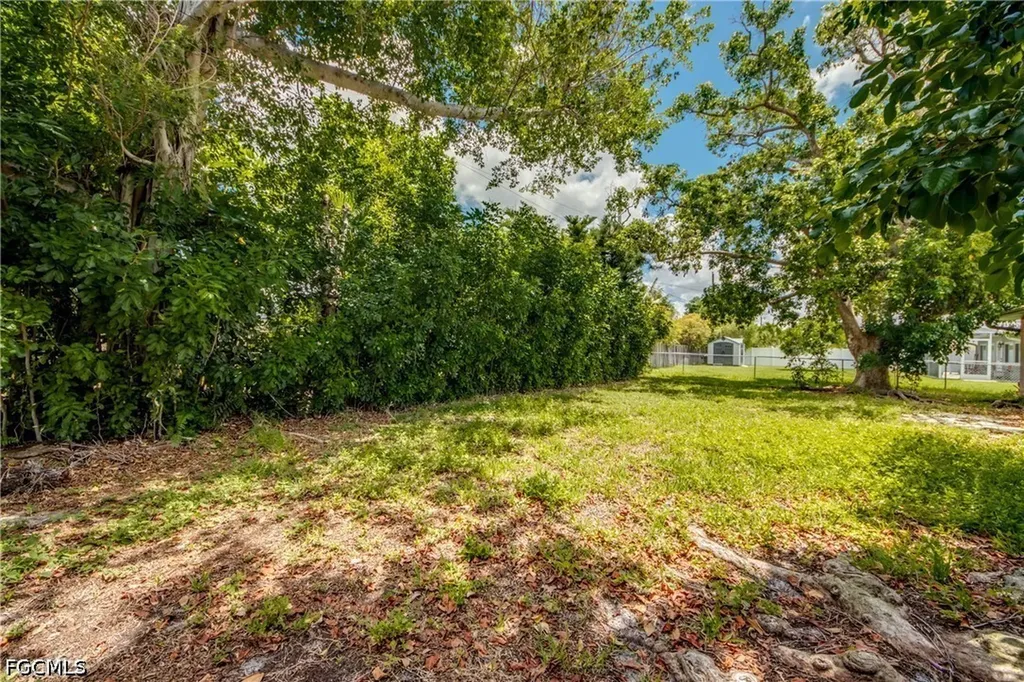 1315 SE 33rd Terrace Cape Coral FL 33904