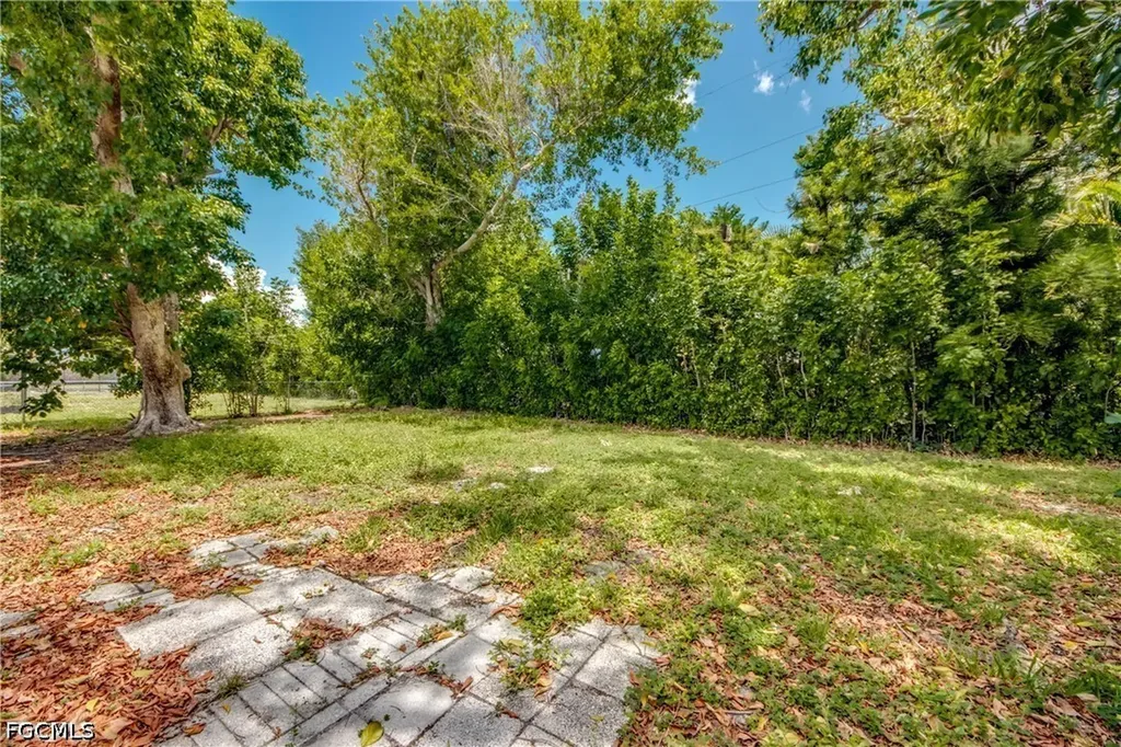 1315 SE 33rd Terrace Cape Coral FL 33904