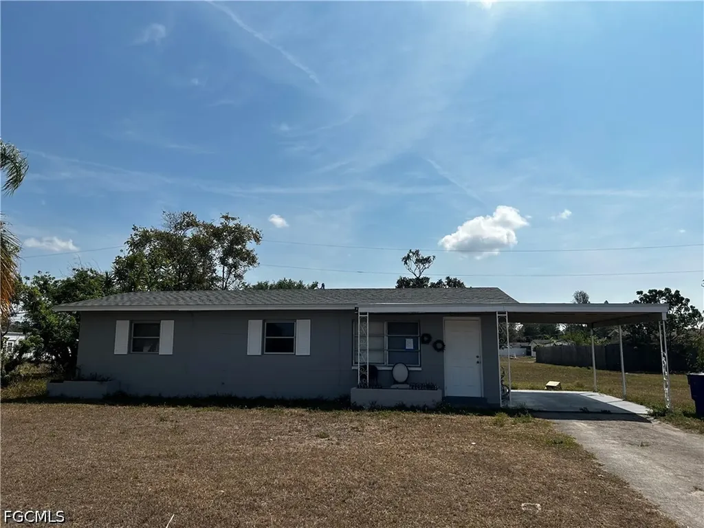 216 Oregon Way Lehigh Acres FL 33936
