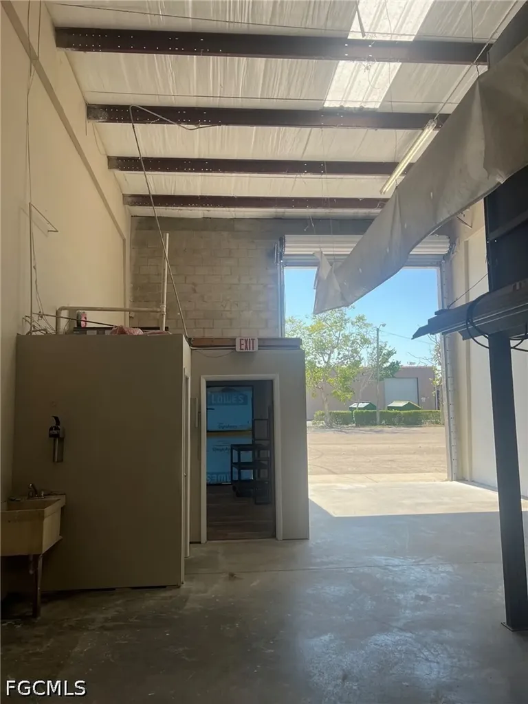 908 NE 24th Lane Cape Coral FL 33909