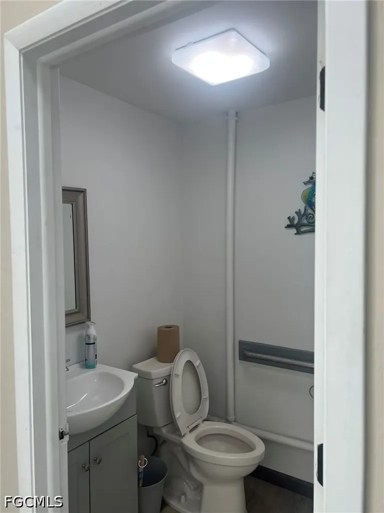 908 NE 24th Lane Cape Coral FL 33909