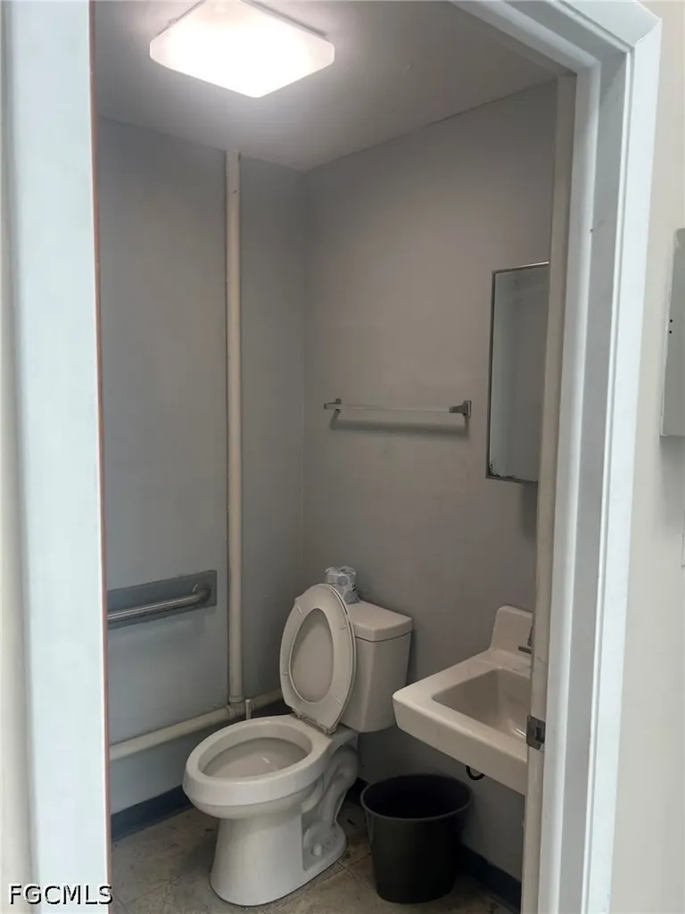 908 NE 24th Lane Cape Coral FL 33909