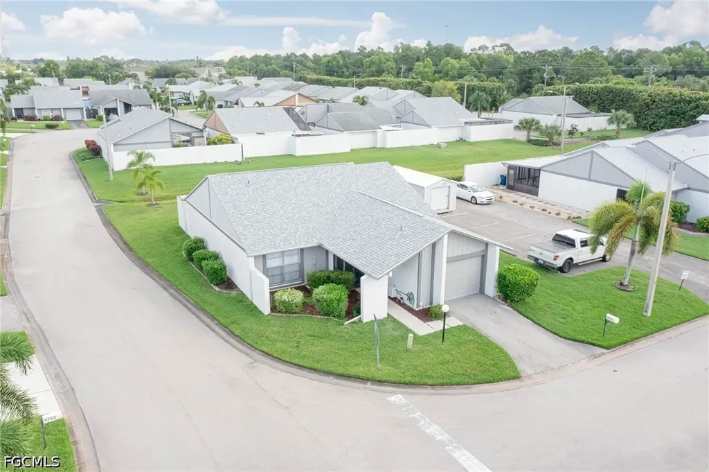 9833 Maplecrest Circle Lehigh Acres FL 33936