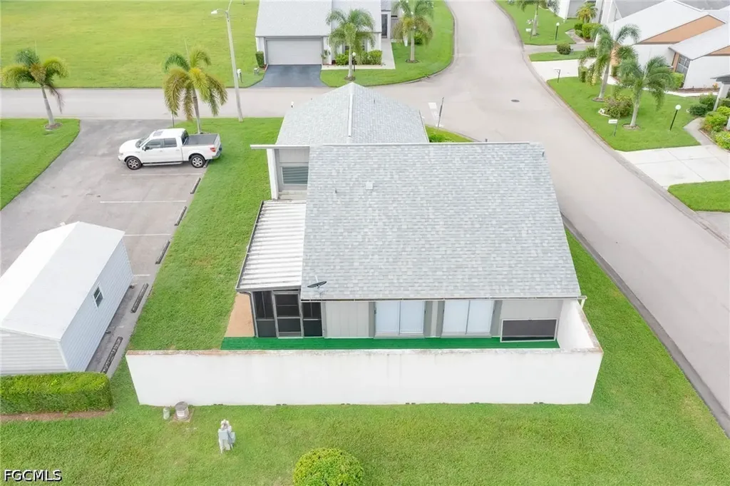 9833 Maplecrest Circle Lehigh Acres FL 33936