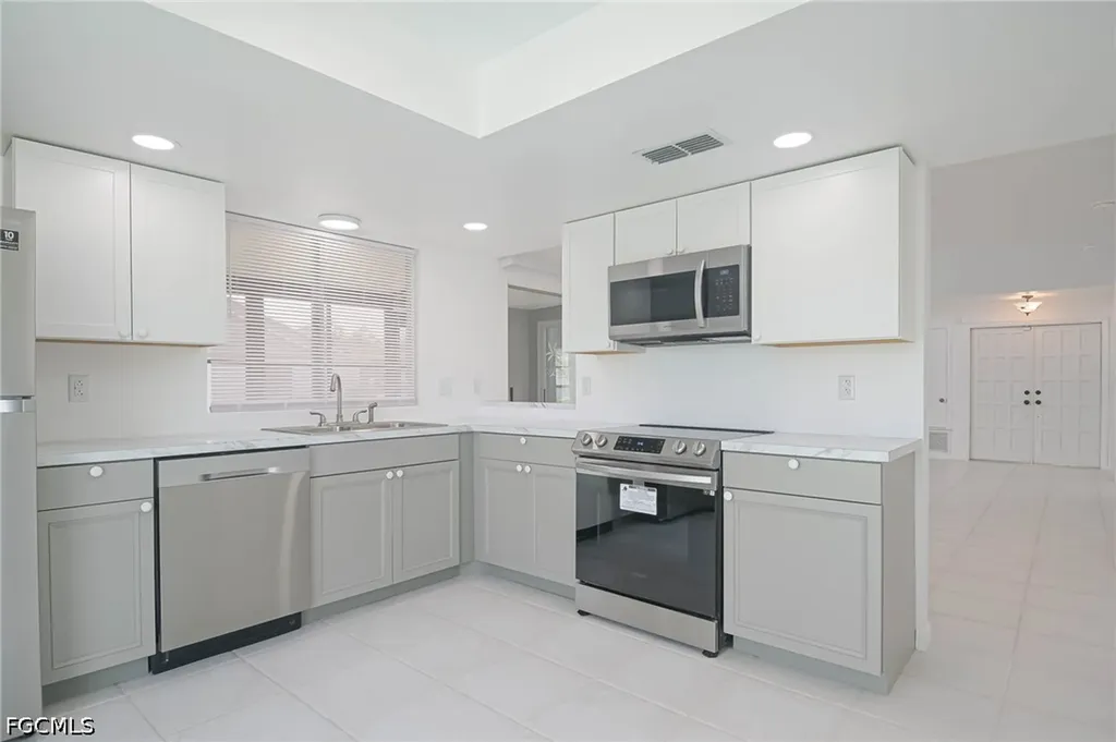 9833 Maplecrest Circle Lehigh Acres FL 33936