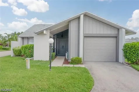 9833 Maplecrest Circle Lehigh Acres FL 33936