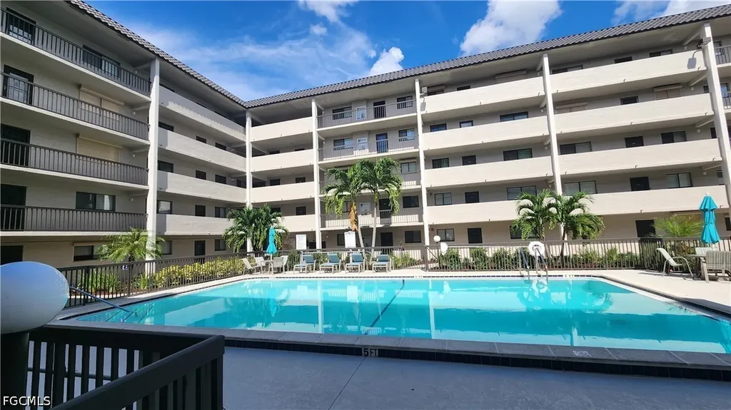 2121 Collier Avenue Fort Myers FL 33901