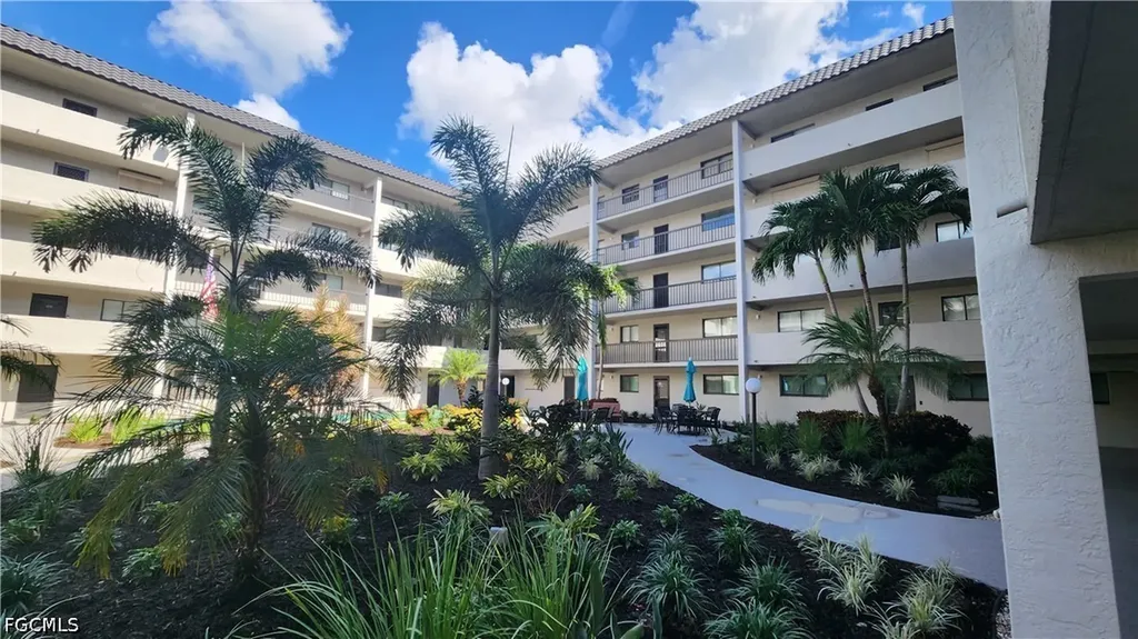 2121 Collier Avenue Fort Myers FL 33901