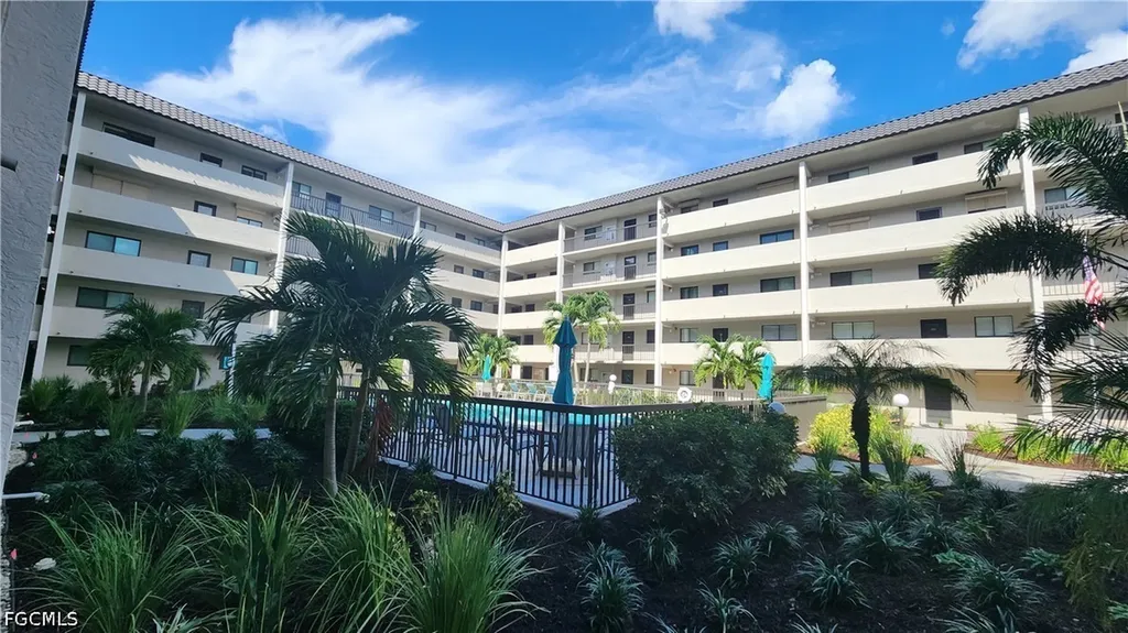 2121 Collier Avenue Fort Myers FL 33901