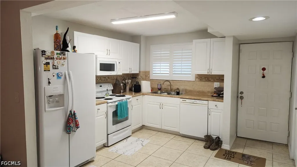 2121 Collier Avenue Fort Myers FL 33901