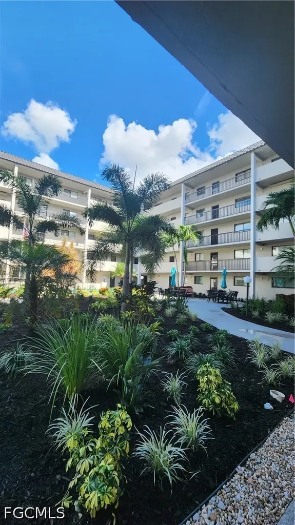 2121 Collier Avenue Fort Myers FL 33901