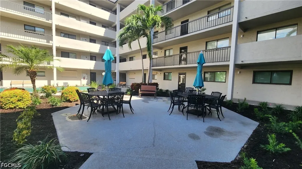 2121 Collier Avenue Fort Myers FL 33901