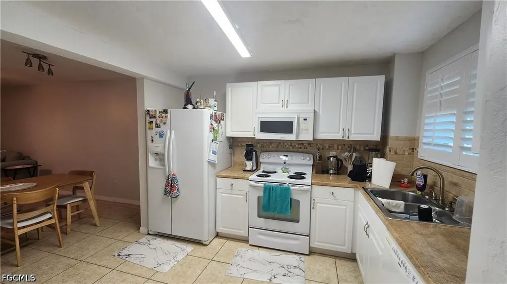 2121 Collier Avenue Fort Myers FL 33901