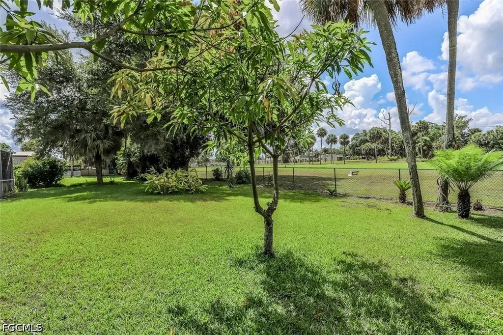 1711 Golfside Village Drive Lehigh Acres FL 33936