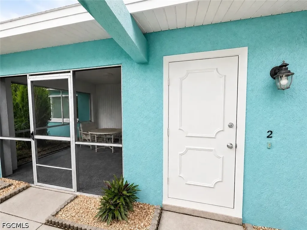 3032 SE Santa Barbara Place Cape Coral FL 33904