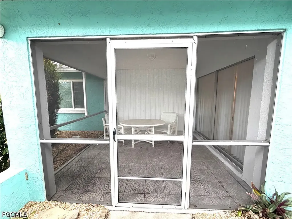 3032 SE Santa Barbara Place Cape Coral FL 33904