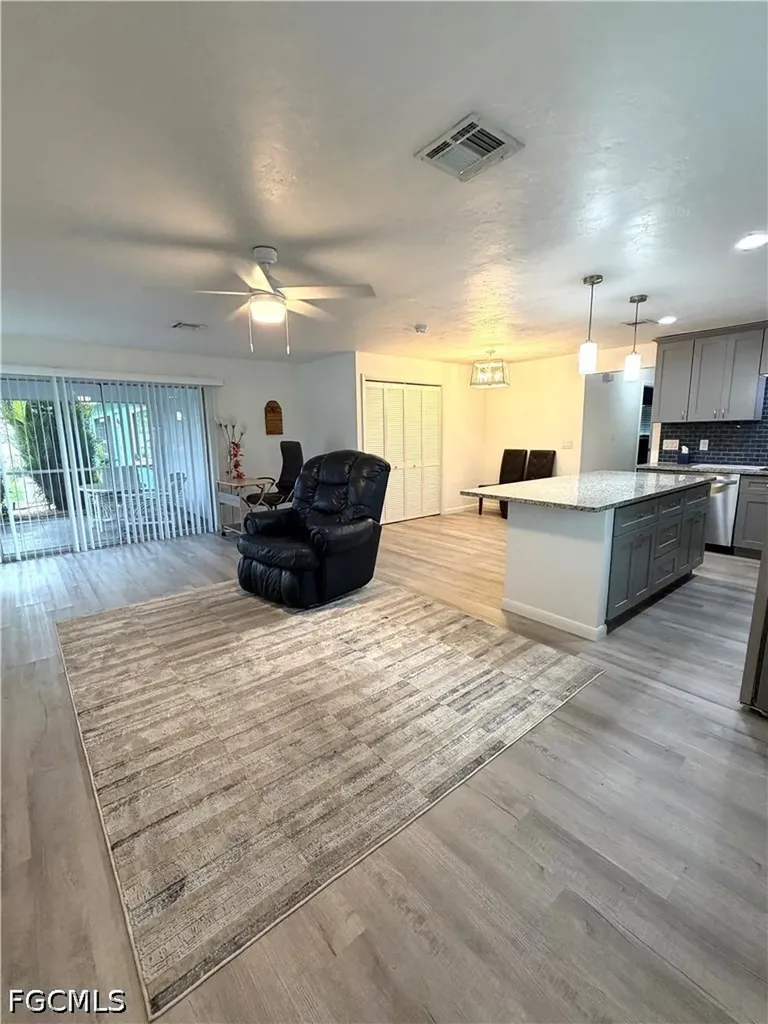 3032 SE Santa Barbara Place Cape Coral FL 33904