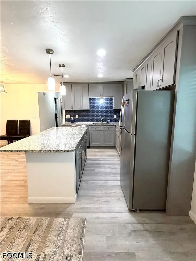 3032 SE Santa Barbara Place Cape Coral FL 33904