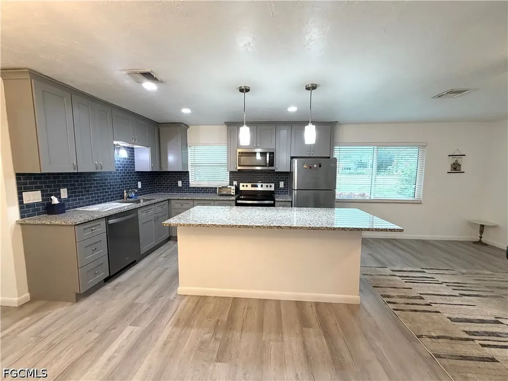 3032 SE Santa Barbara Place Cape Coral FL 33904