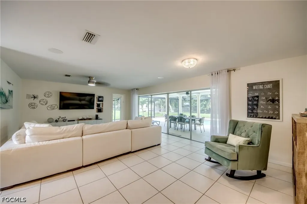 4424 SE 11th Place Cape Coral FL 33904