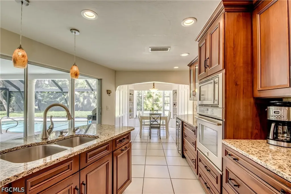 4424 SE 11th Place Cape Coral FL 33904