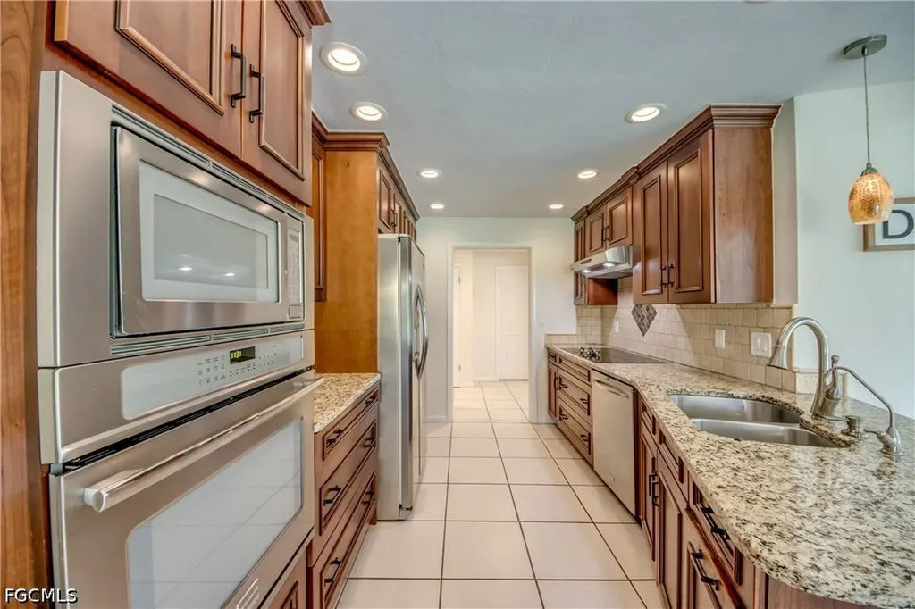 4424 SE 11th Place Cape Coral FL 33904