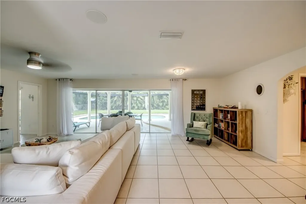 4424 SE 11th Place Cape Coral FL 33904