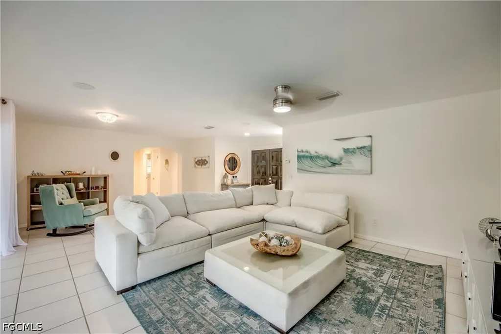 4424 SE 11th Place Cape Coral FL 33904