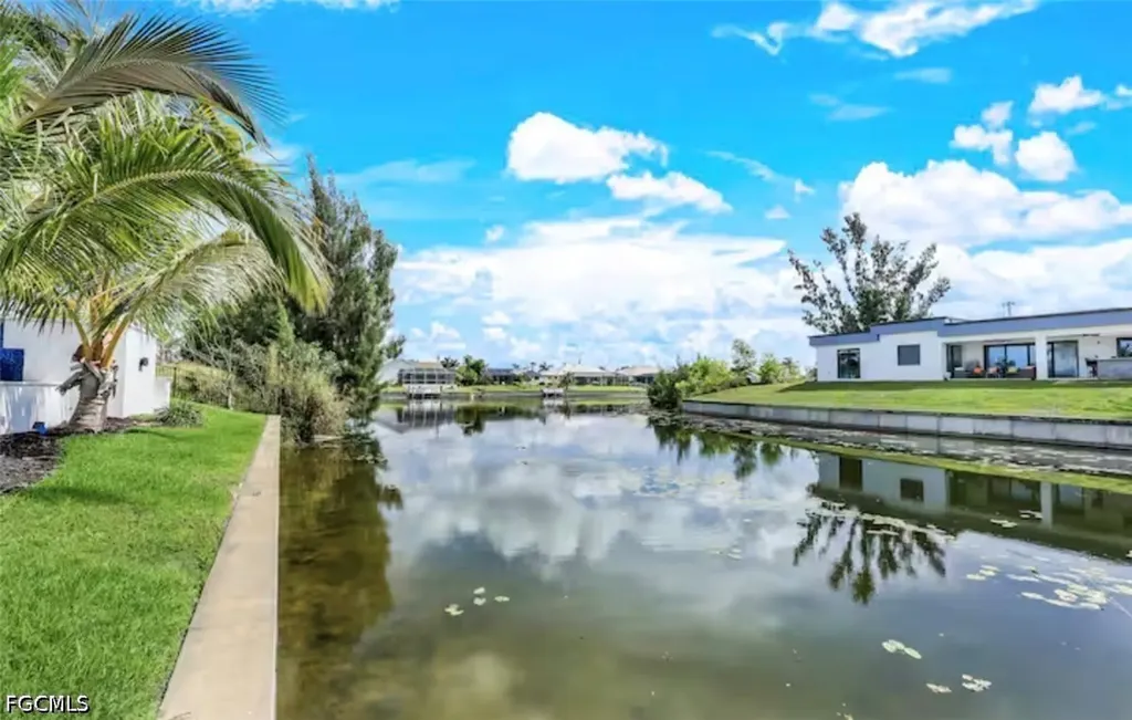 2405 SW 11th Avenue Cape Coral FL 33991