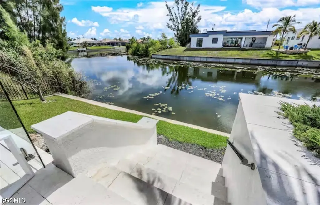 2405 SW 11th Avenue Cape Coral FL 33991