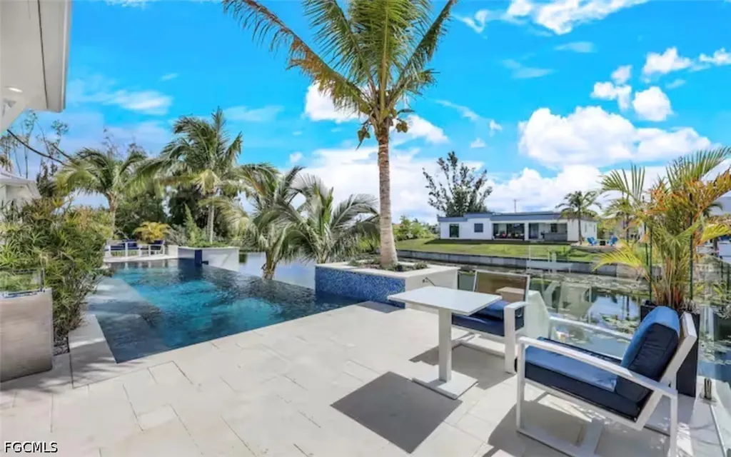 2405 SW 11th Avenue Cape Coral FL 33991