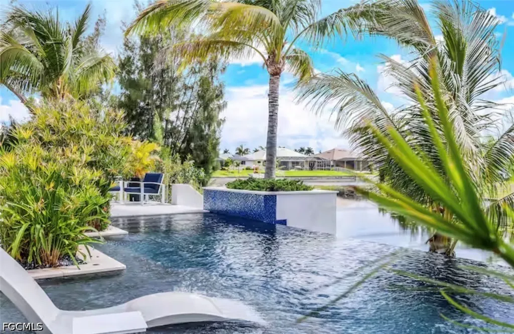 2405 SW 11th Avenue Cape Coral FL 33991