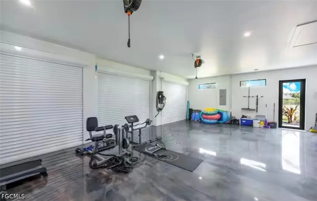 2405 SW 11th Avenue Cape Coral FL 33991