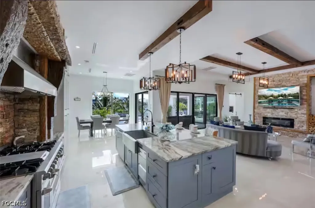 2405 SW 11th Avenue Cape Coral FL 33991