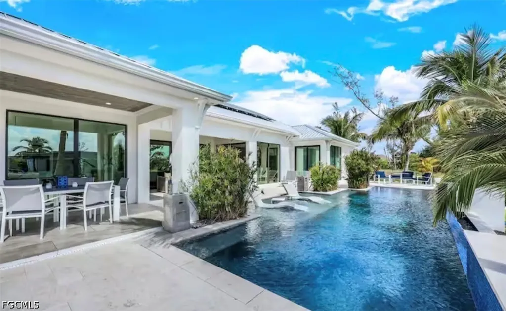 2405 SW 11th Avenue Cape Coral FL 33991