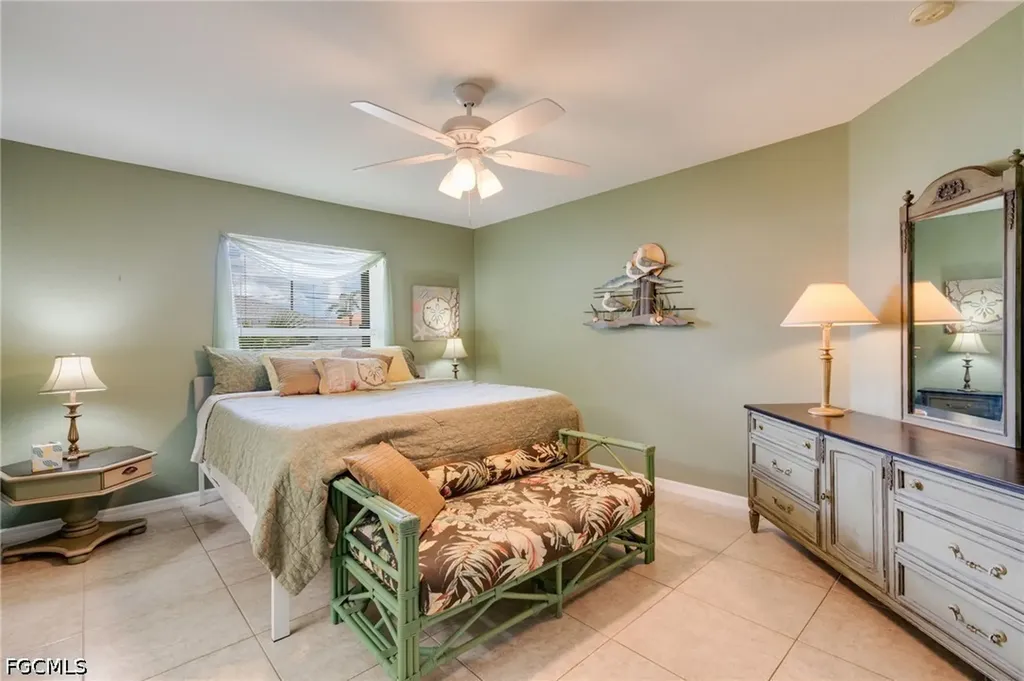 4528 SW 7th Place Cape Coral FL 33914