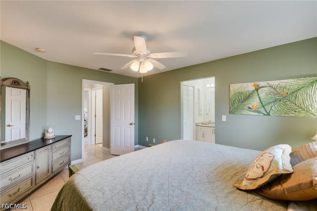 4528 SW 7th Place Cape Coral FL 33914