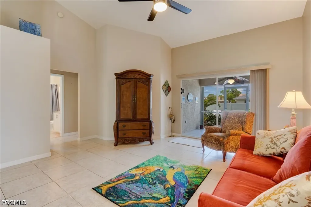 4528 SW 7th Place Cape Coral FL 33914