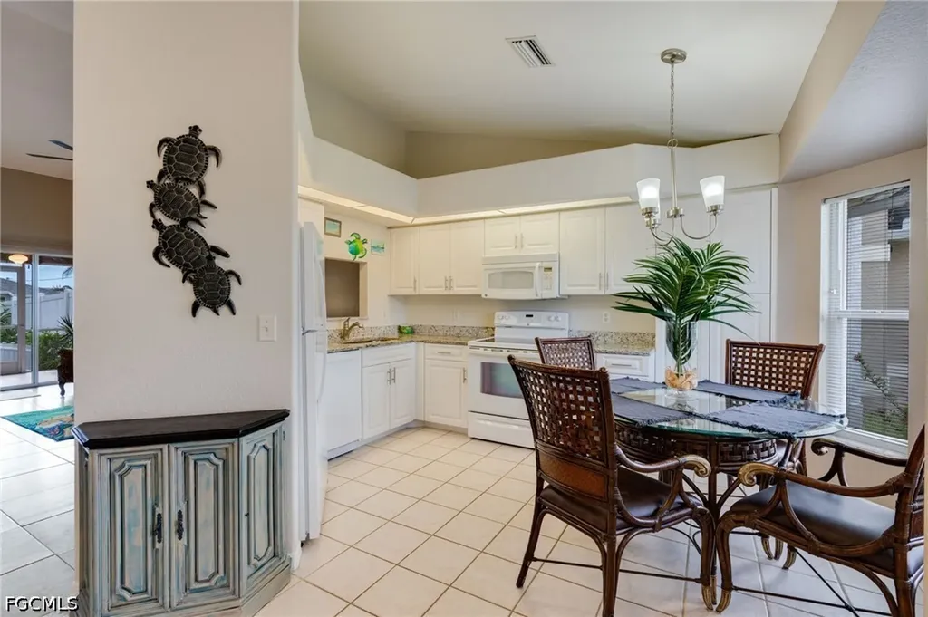 4528 SW 7th Place Cape Coral FL 33914