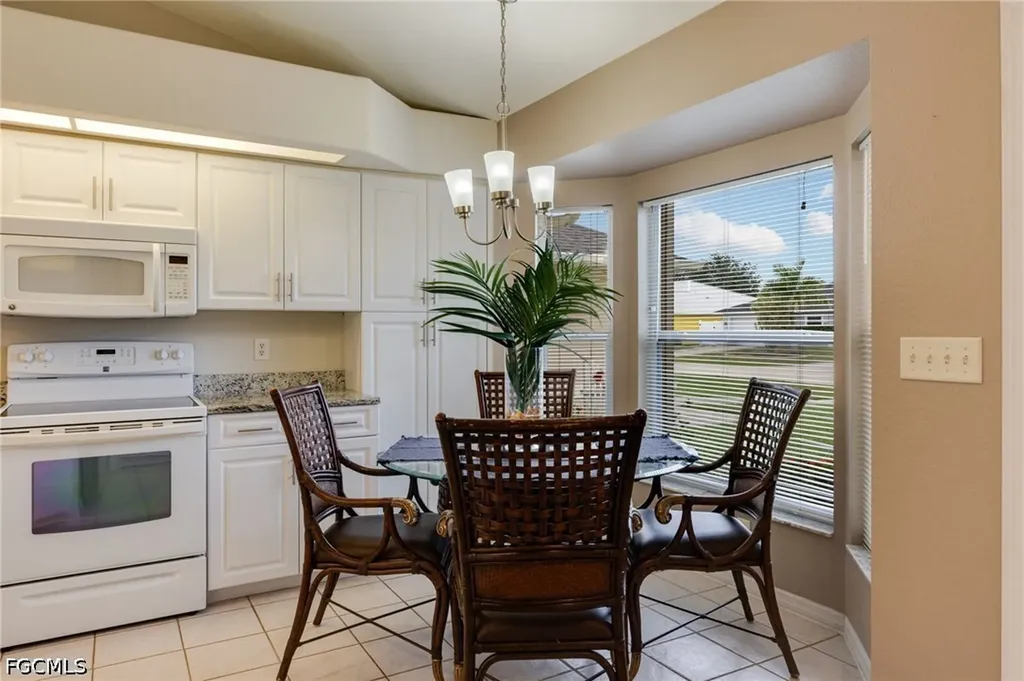 4528 SW 7th Place Cape Coral FL 33914