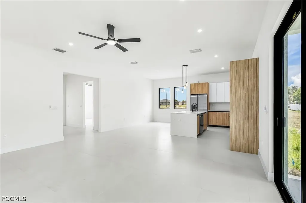 1322 NE 5th Place Cape Coral FL 33909