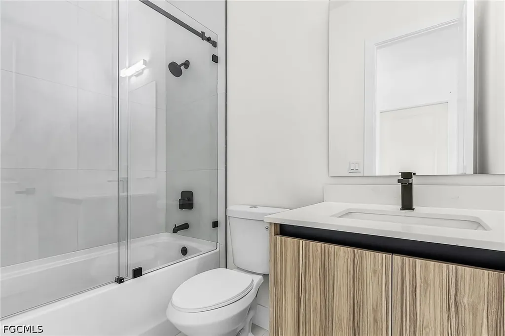 1322 NE 5th Place Cape Coral FL 33909