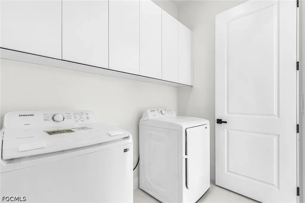 1322 NE 5th Place Cape Coral FL 33909