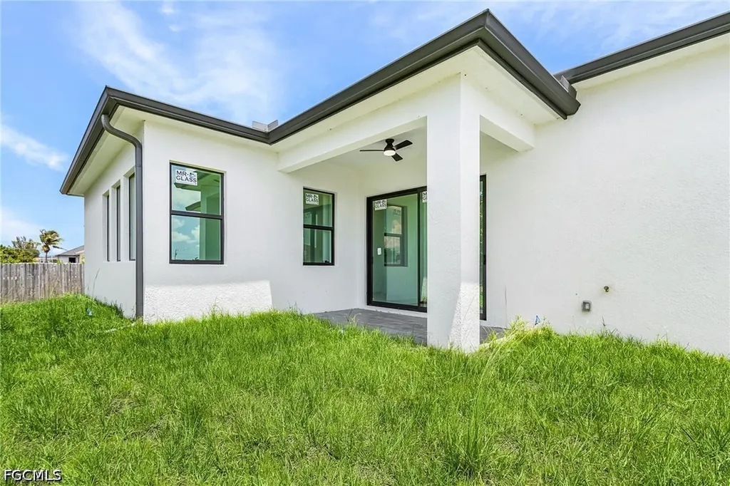 1322 NE 5th Place Cape Coral FL 33909