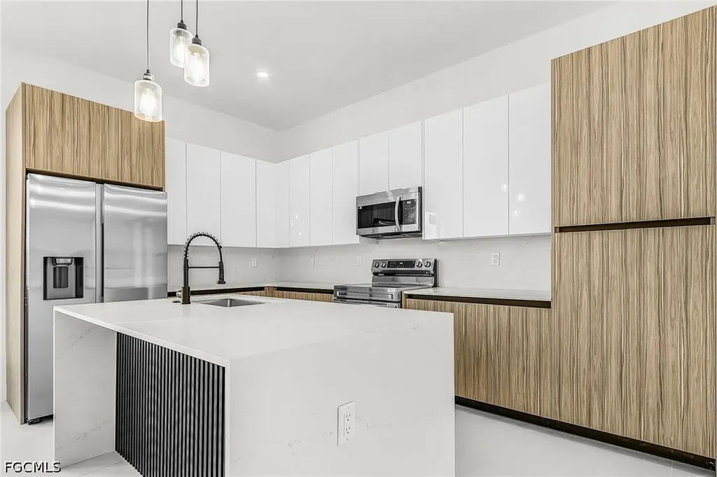 1322 NE 5th Place Cape Coral FL 33909