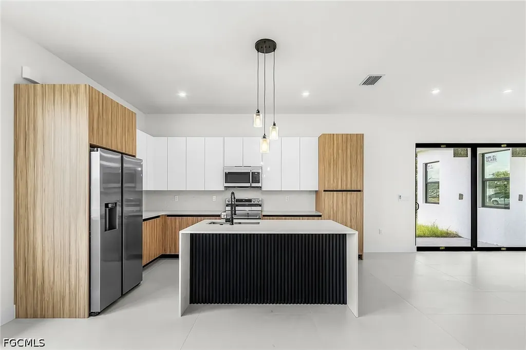 1322 NE 5th Place Cape Coral FL 33909