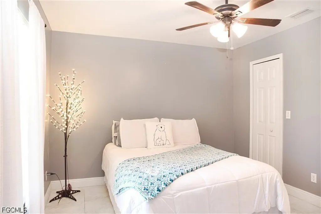 818 SW 11th Avenue Cape Coral FL 33991