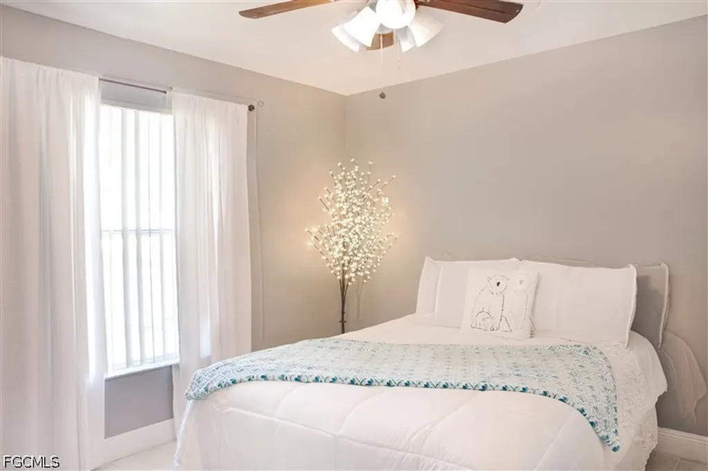 818 SW 11th Avenue Cape Coral FL 33991