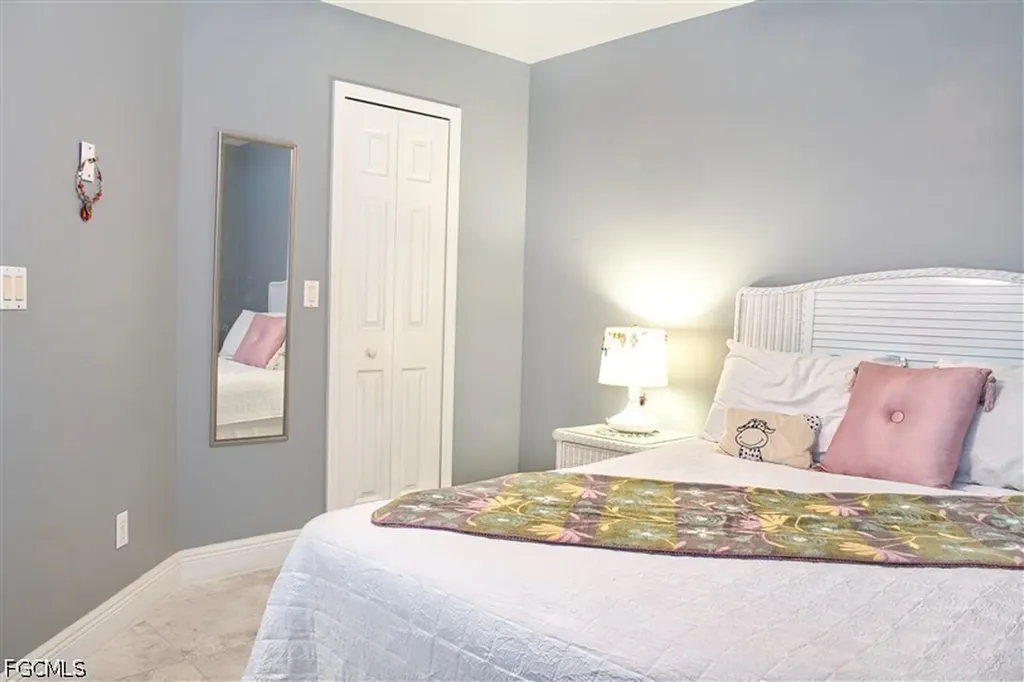818 SW 11th Avenue Cape Coral FL 33991