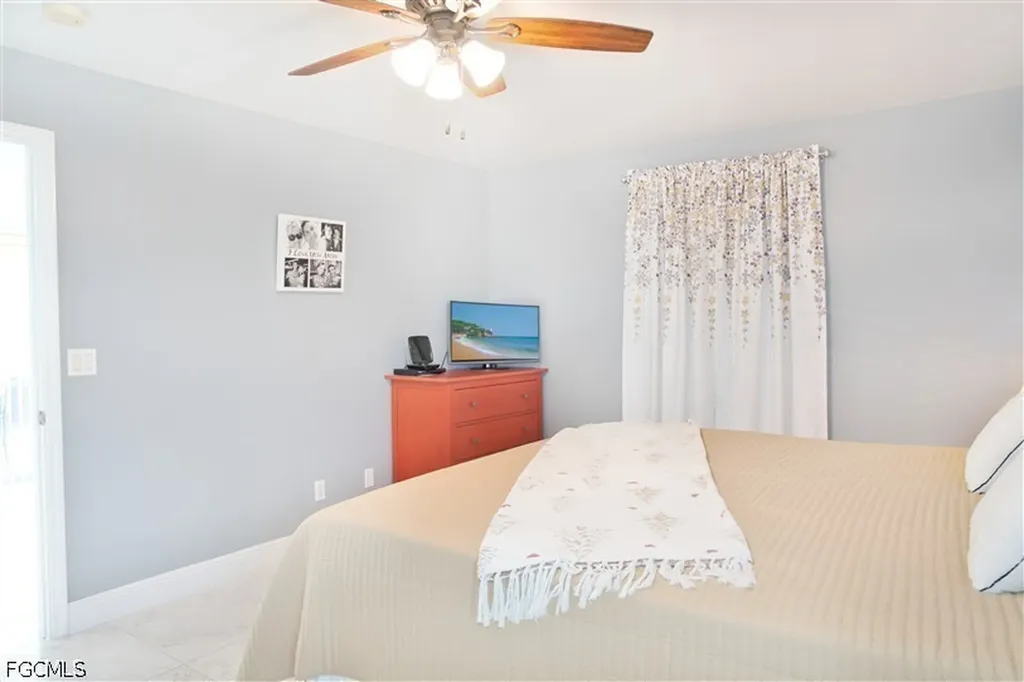 818 SW 11th Avenue Cape Coral FL 33991